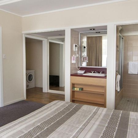 Redhill Cooma Motor Inn Екстериор снимка