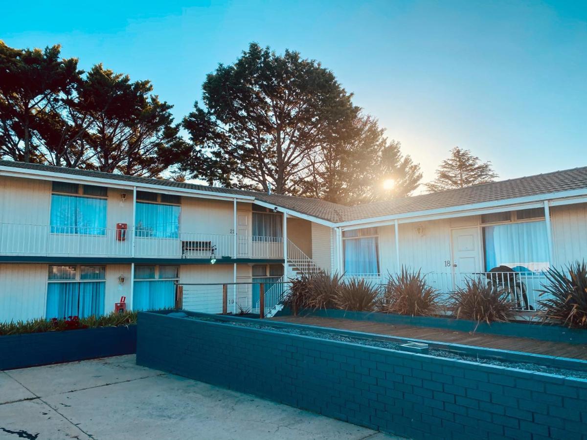 Redhill Cooma Motor Inn Екстериор снимка