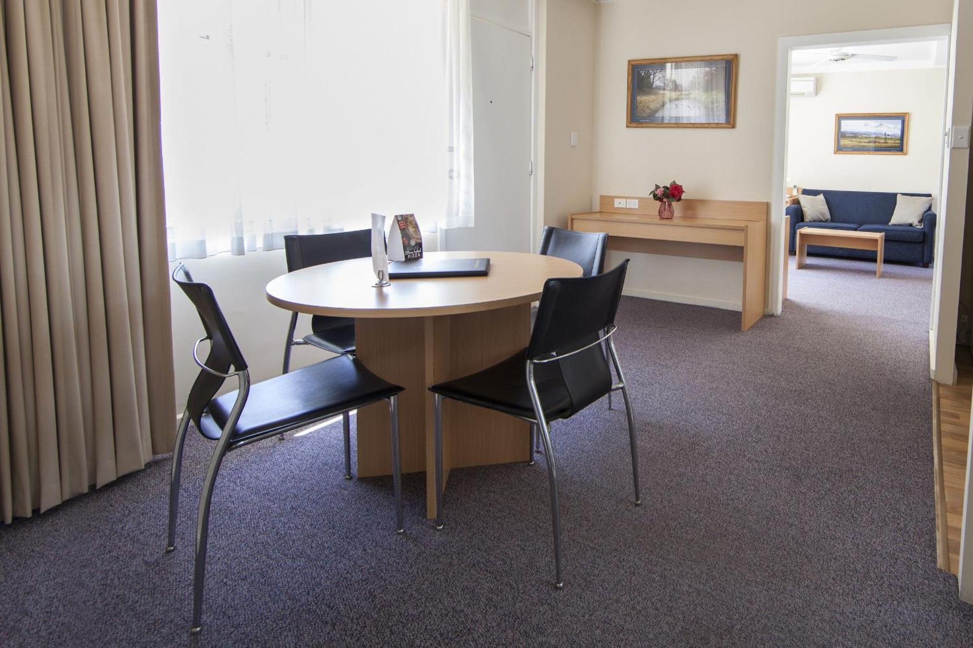 Redhill Cooma Motor Inn Екстериор снимка