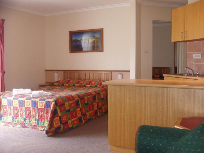 Redhill Cooma Motor Inn Екстериор снимка