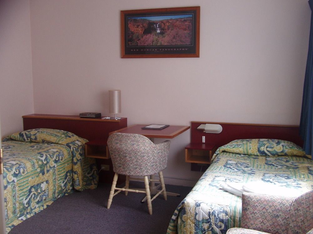 Redhill Cooma Motor Inn Екстериор снимка