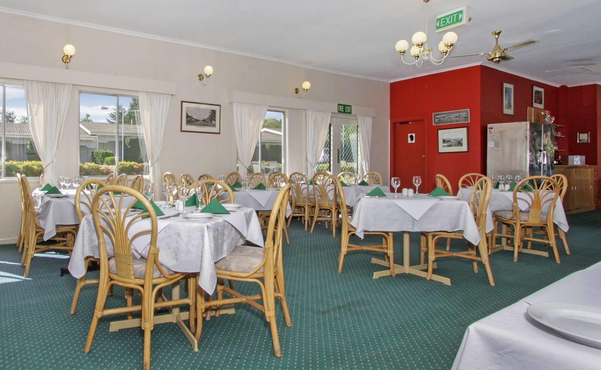 Redhill Cooma Motor Inn Екстериор снимка