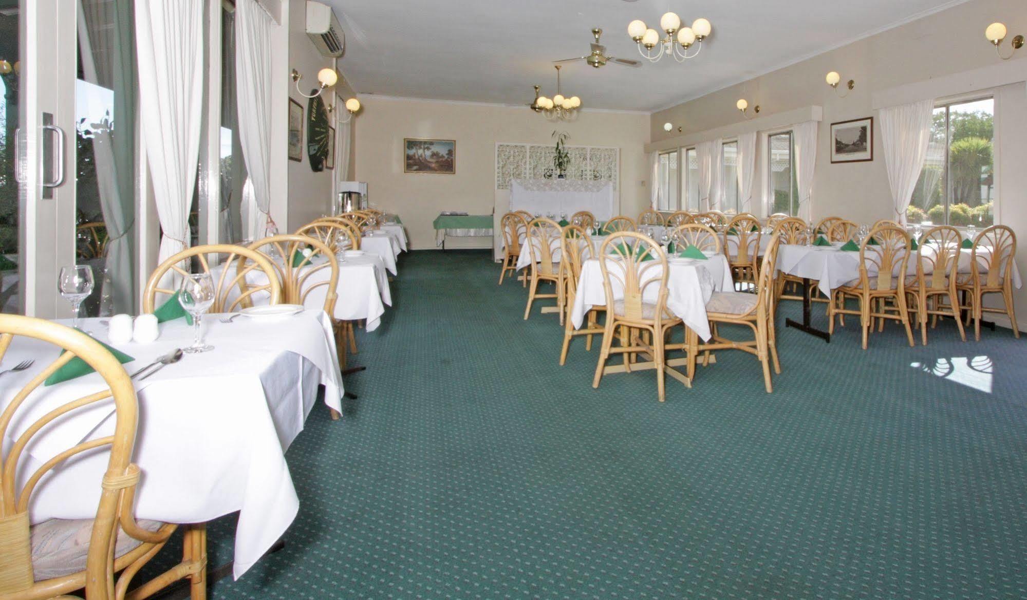 Redhill Cooma Motor Inn Екстериор снимка