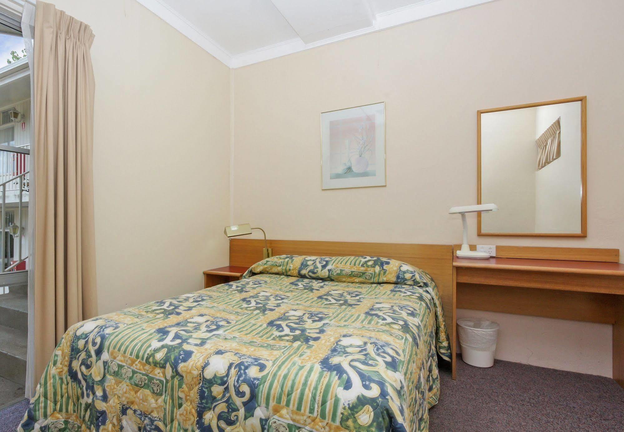 Redhill Cooma Motor Inn Екстериор снимка