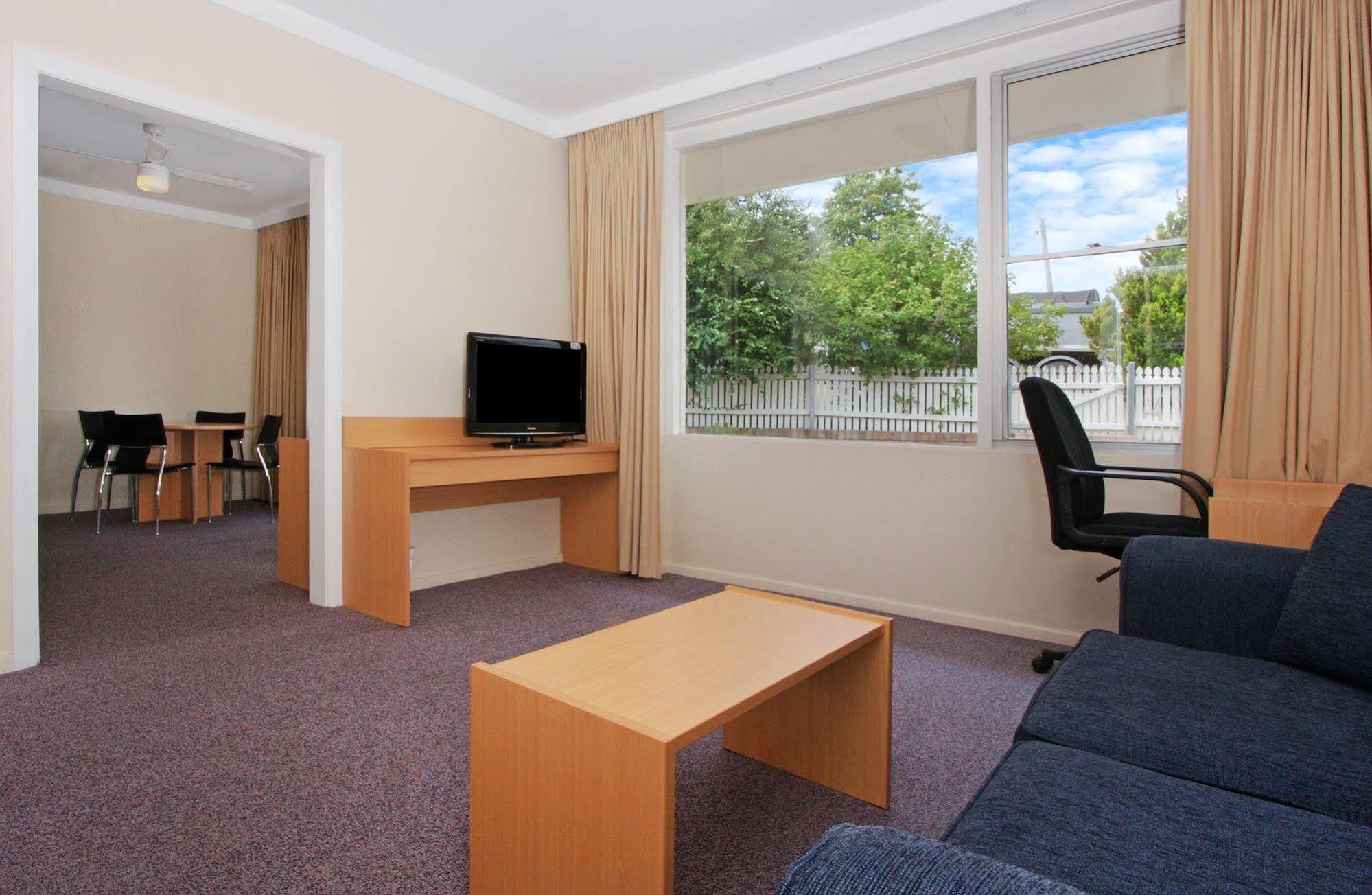 Redhill Cooma Motor Inn Екстериор снимка