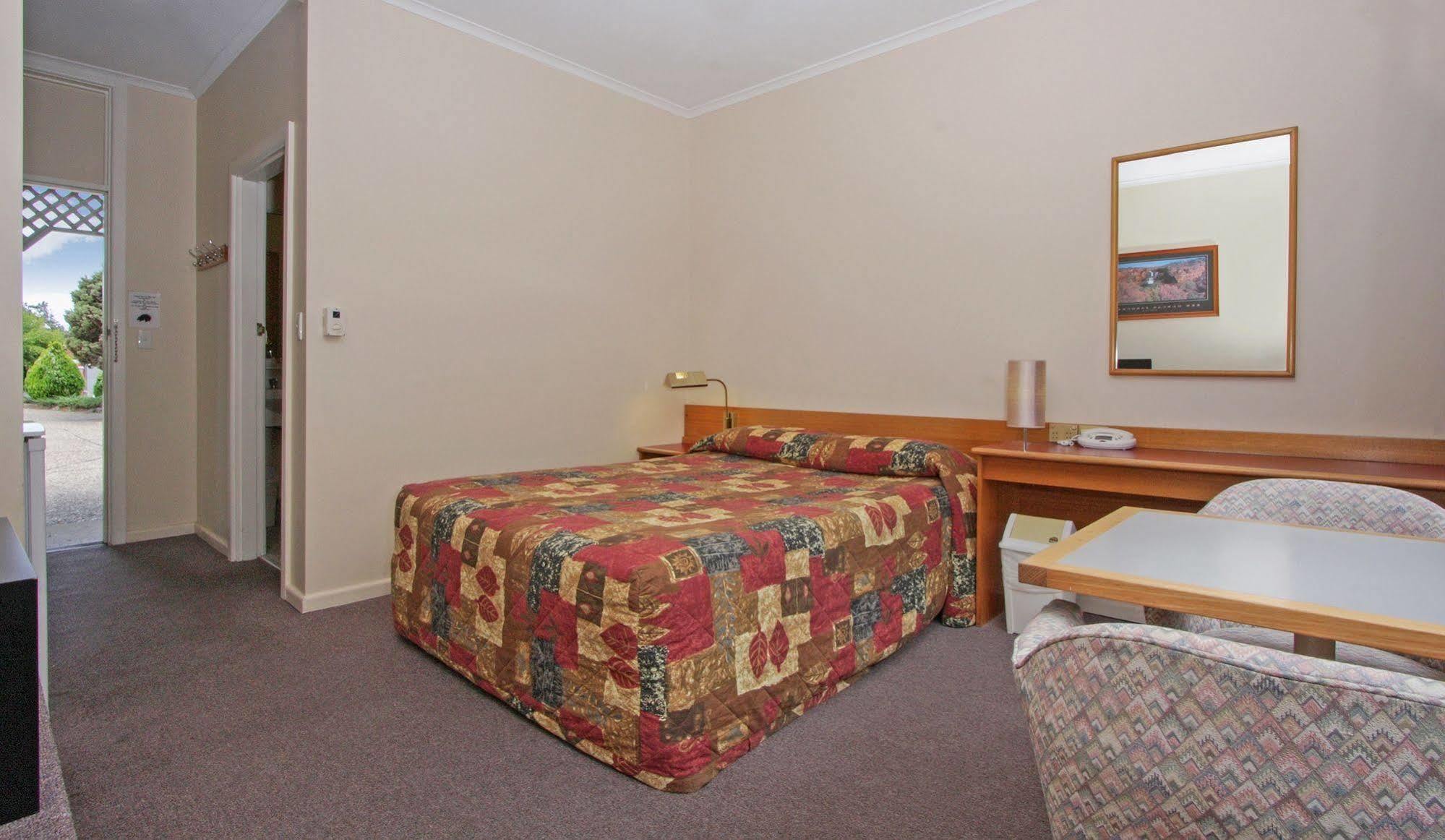 Redhill Cooma Motor Inn Екстериор снимка