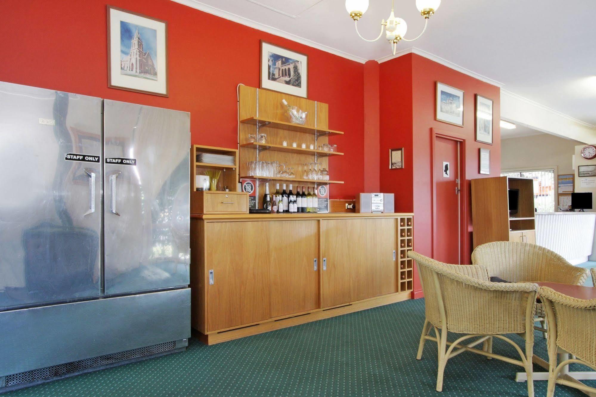 Redhill Cooma Motor Inn Екстериор снимка